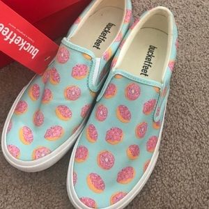 Pink donuts bucketfeet